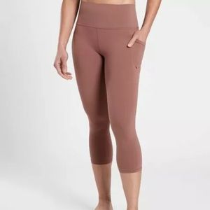 Athleta Salutation Stash Pocket II Capri